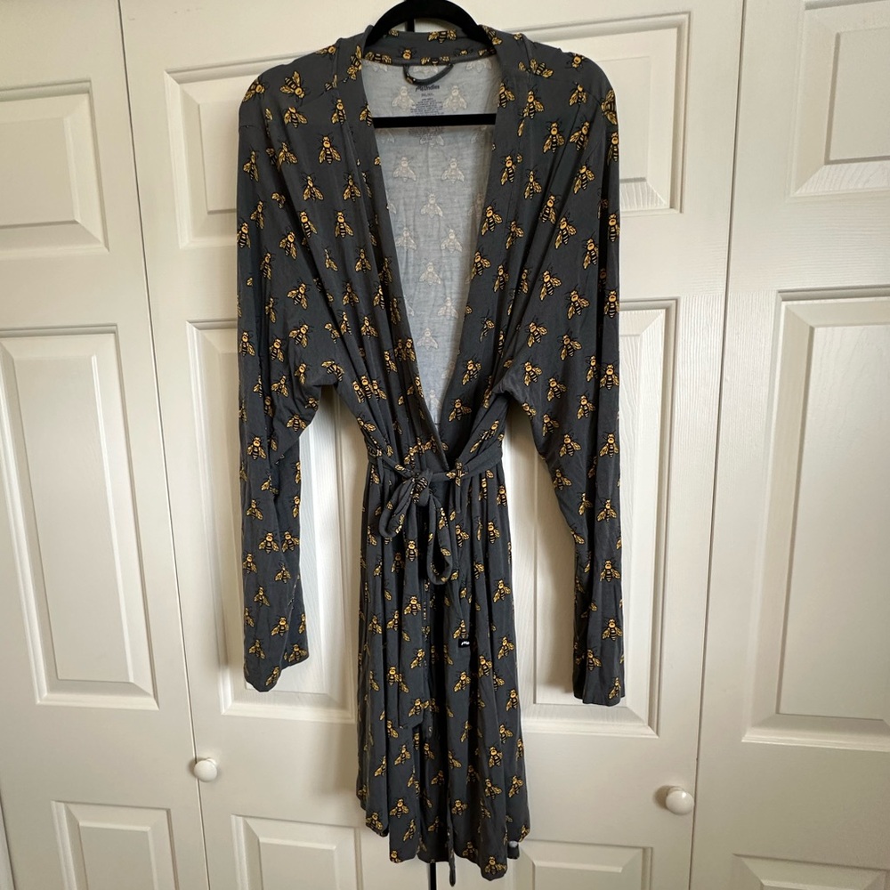 MeUndies Charcoal Gray Robe with Yellow Bee Print